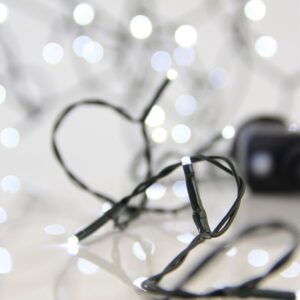 ΣΕΙΡΑ, 400 LED 3mm, 31V ΜΕΤΑΣΧΗΜΑΤΙΣΤΗ, 8 ΠΡΟΓΡΑΜΜΑΤΑ & ΜΝΗΜΗ, ΠΡΑΣΙΝΟ PVC ΚΑΛΩΔΙΟ, ΛΕΥΚΟ LED ΑΝΑ 5cm, ΠΡΟΕΚΤΑΣΗ ΠΑΡΟΧΗΣ 3m, ΙΡ44